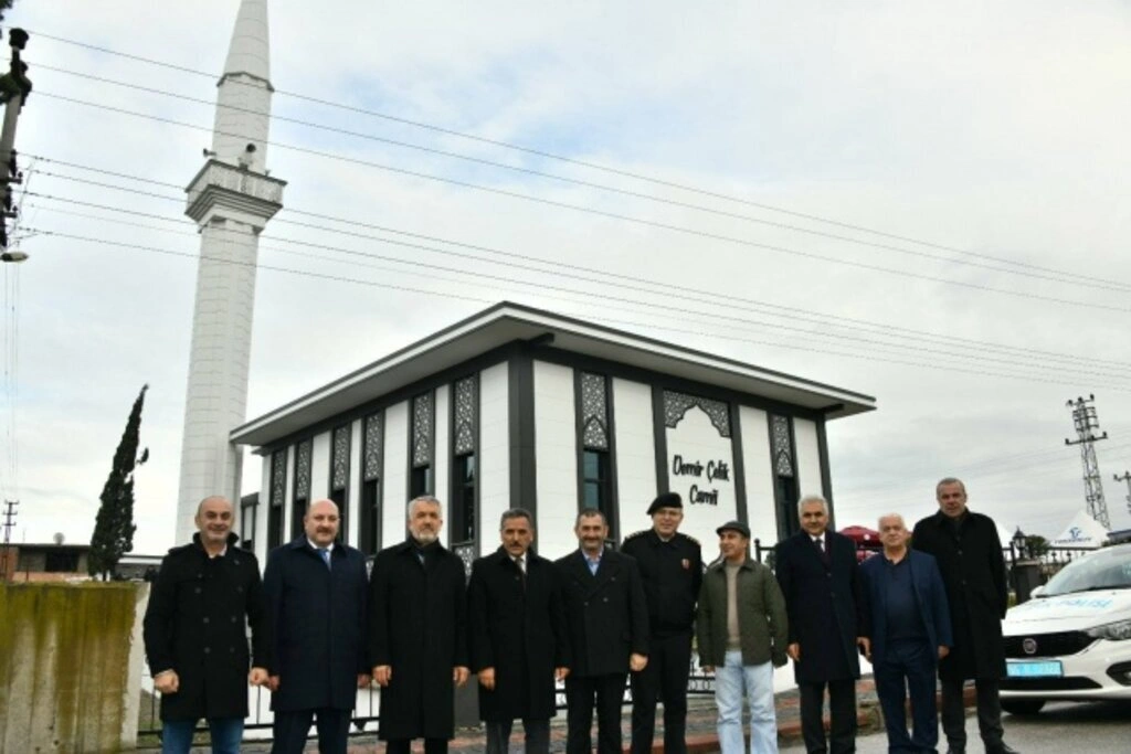 Yeşilyurt Demir Çelik Camii hizmete açıldı