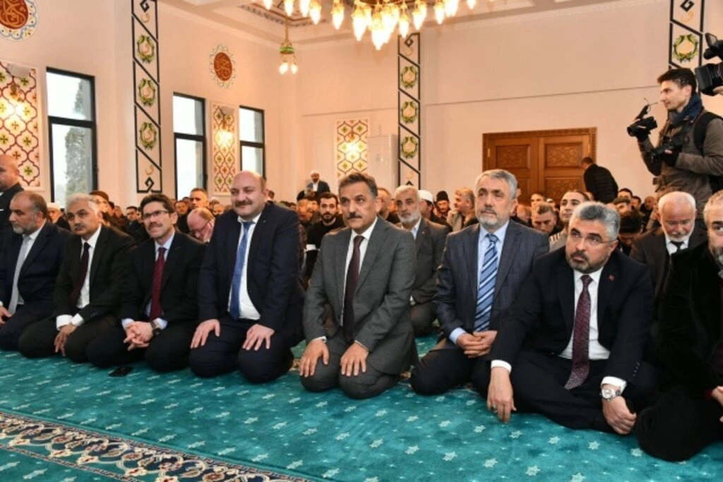 Yeşilyurt Demir Çelik Camii hizmete açıldı
