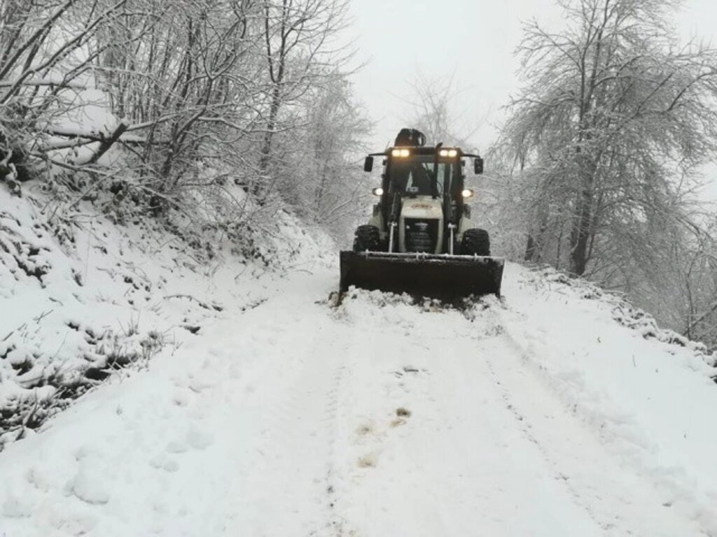 Atakum'un yüksek bölgelerinde kar yağışı etkili oldu! Samsun haber