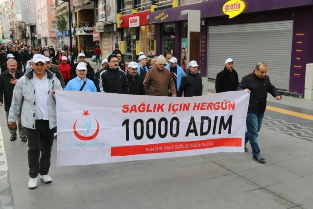 Samsun'da sağlıklı beslenme ve hareketli yaşam yürüyüşü yapıldı