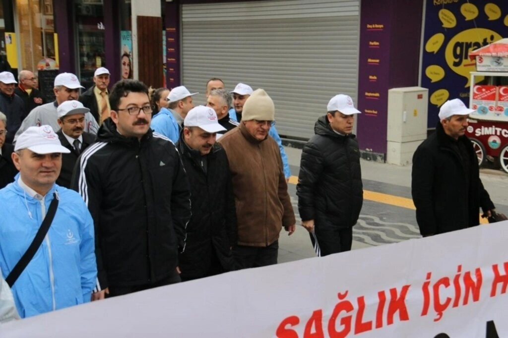 Samsun'da sağlıklı beslenme ve hareketli yaşam yürüyüşü yapıldı