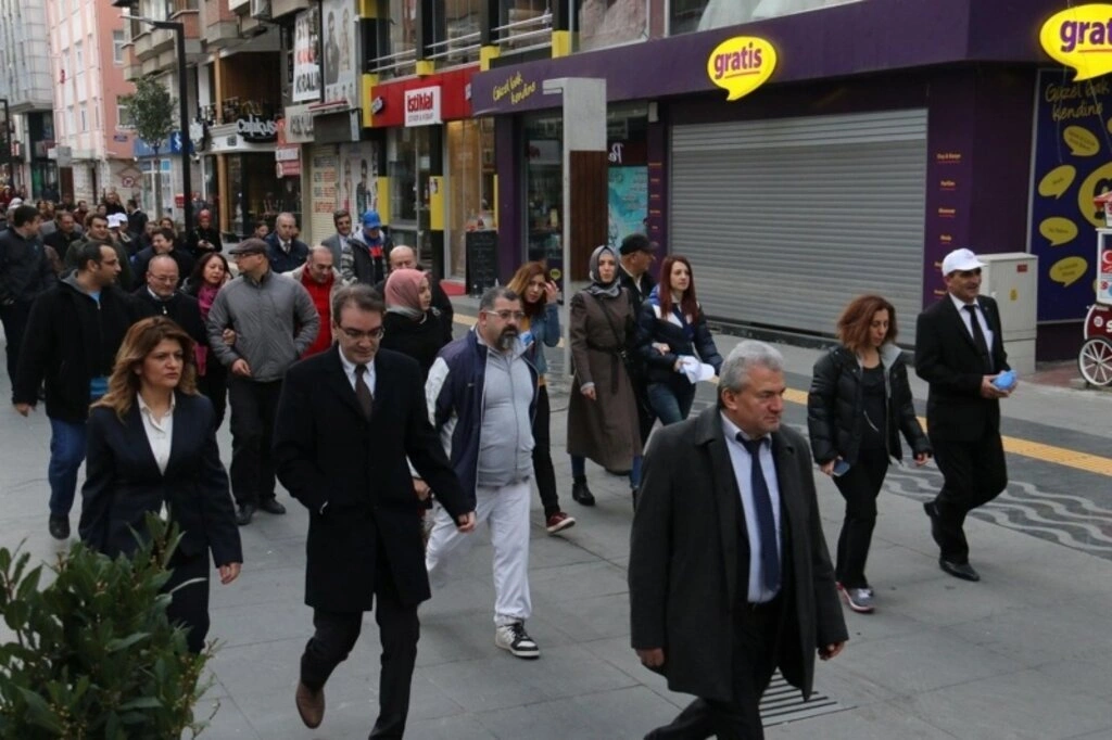 Samsun'da sağlıklı beslenme ve hareketli yaşam yürüyüşü yapıldı