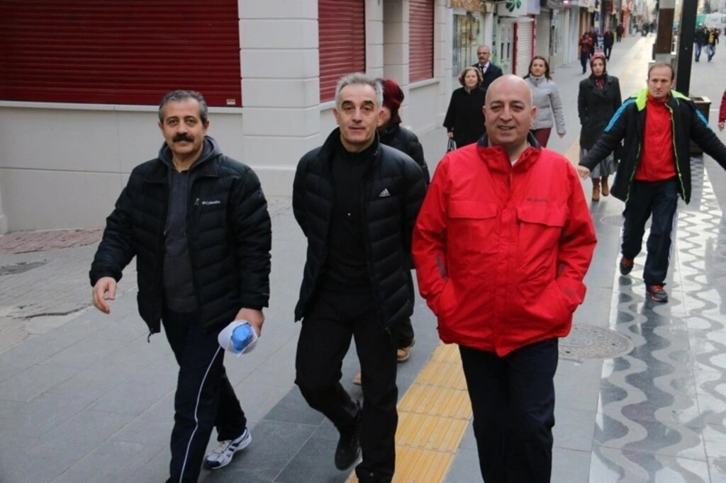 Samsun'da sağlıklı beslenme ve hareketli yaşam yürüyüşü yapıldı