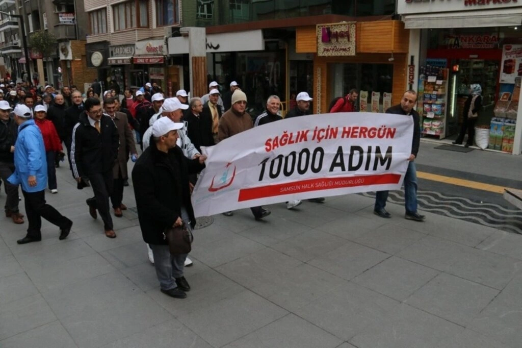 Samsun'da sağlıklı beslenme ve hareketli yaşam yürüyüşü yapıldı