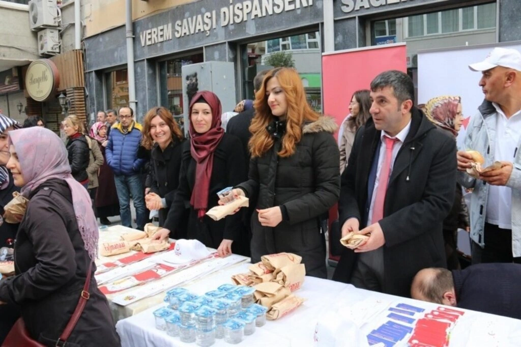 Samsun'da sağlıklı beslenme ve hareketli yaşam yürüyüşü yapıldı