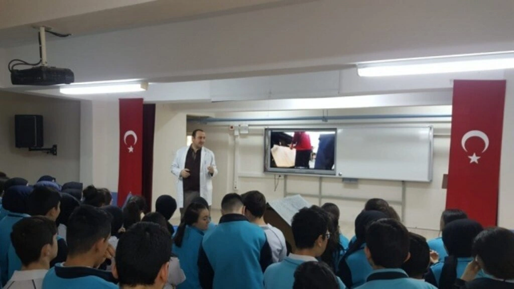 ibn-i Sina Lisesinden örnek Davranış