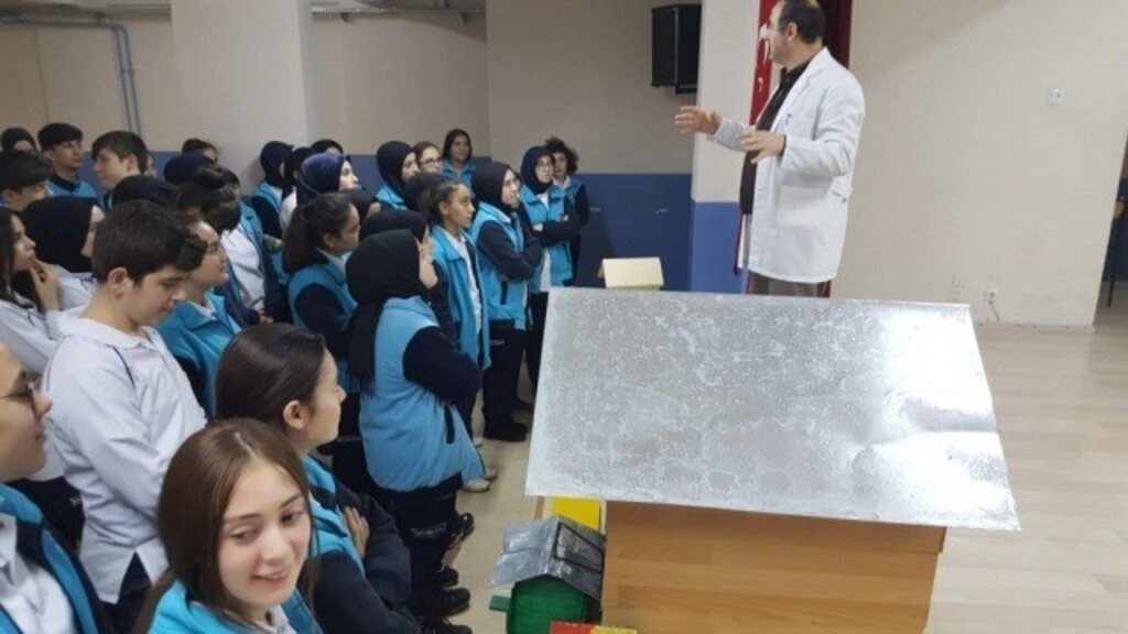 ibn-i Sina Lisesinden örnek Davranış