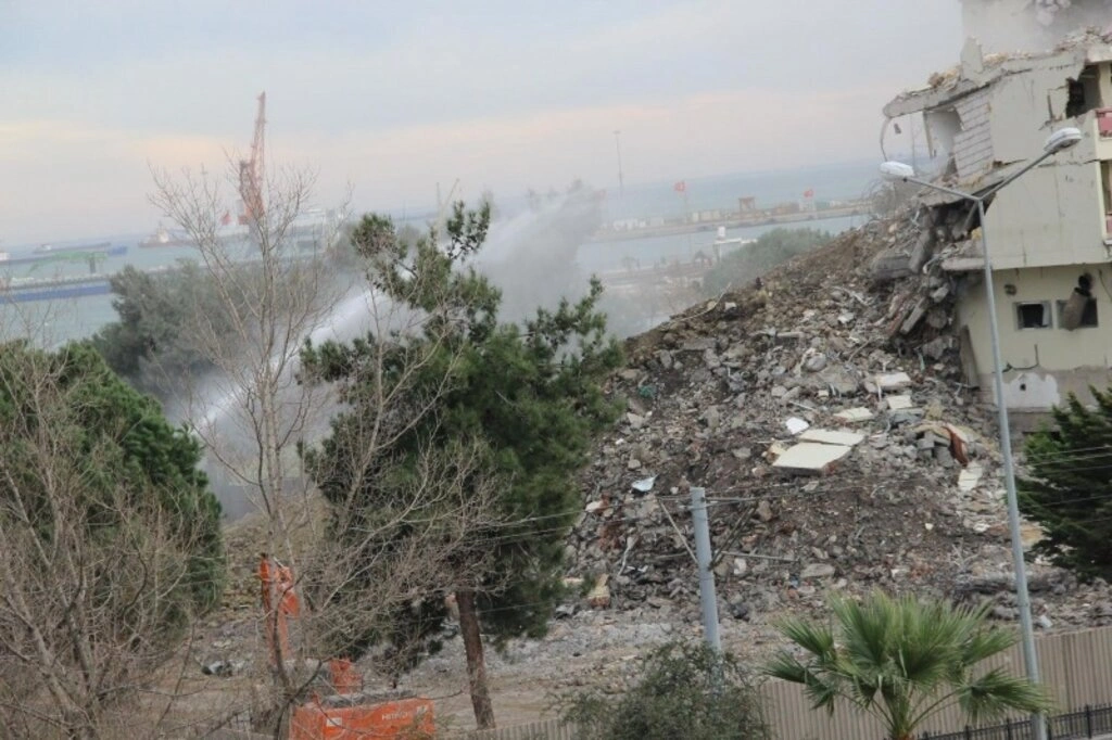 Büyük Samsun oteli yıkım çalışması