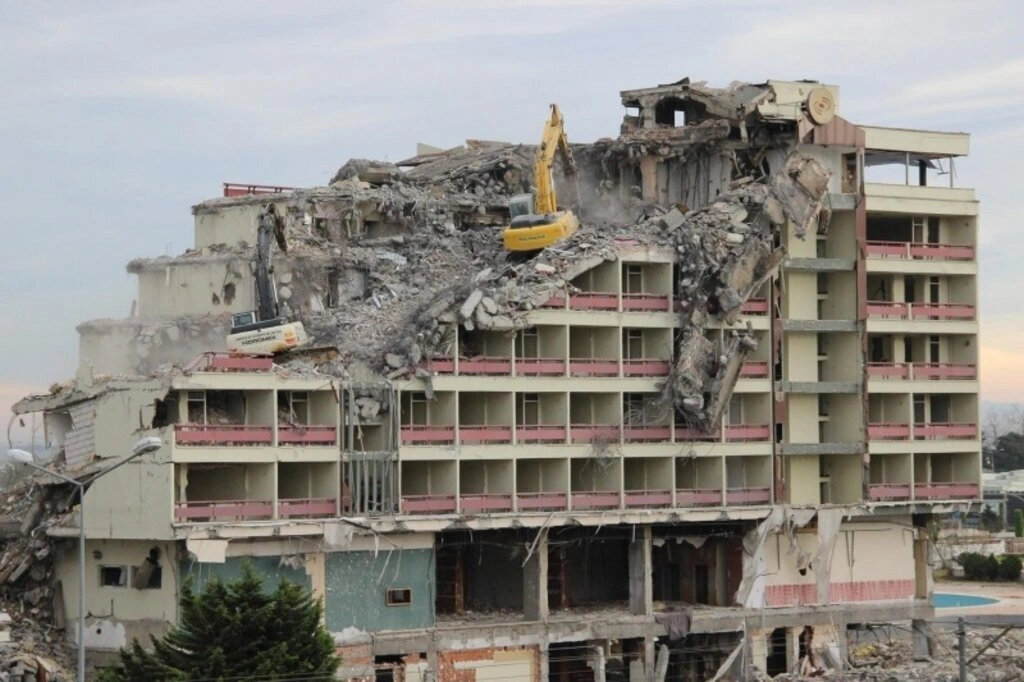 Büyük Samsun oteli yıkım çalışması
