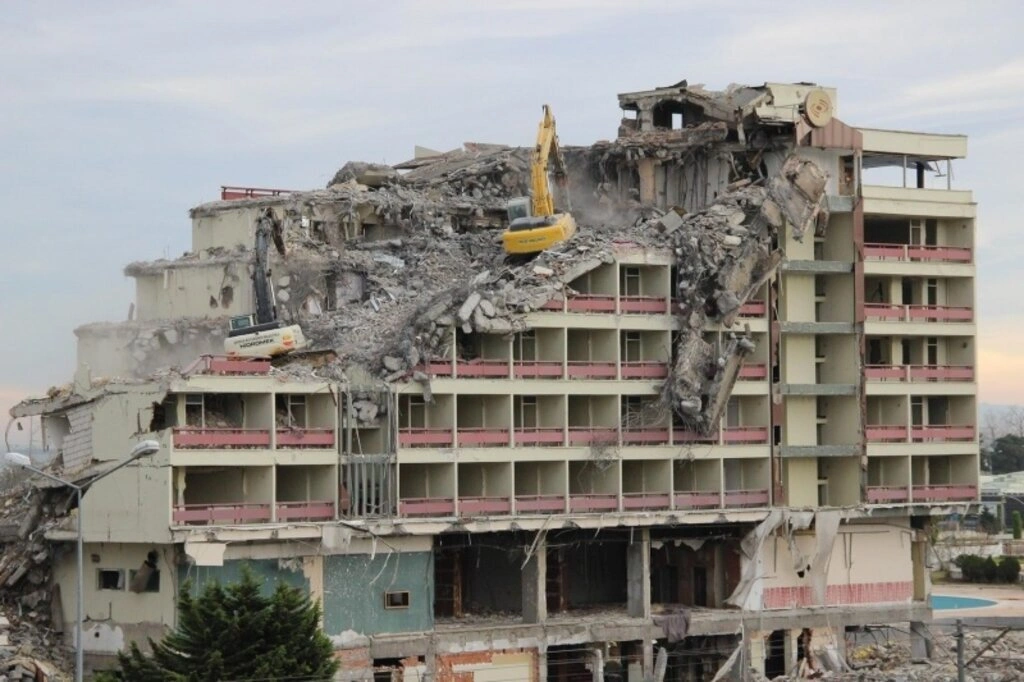 Büyük Samsun oteli yıkım çalışması