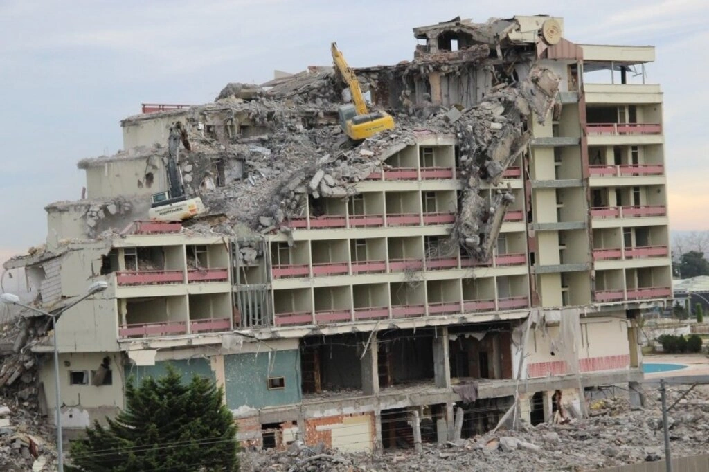 Büyük Samsun oteli yıkım çalışması