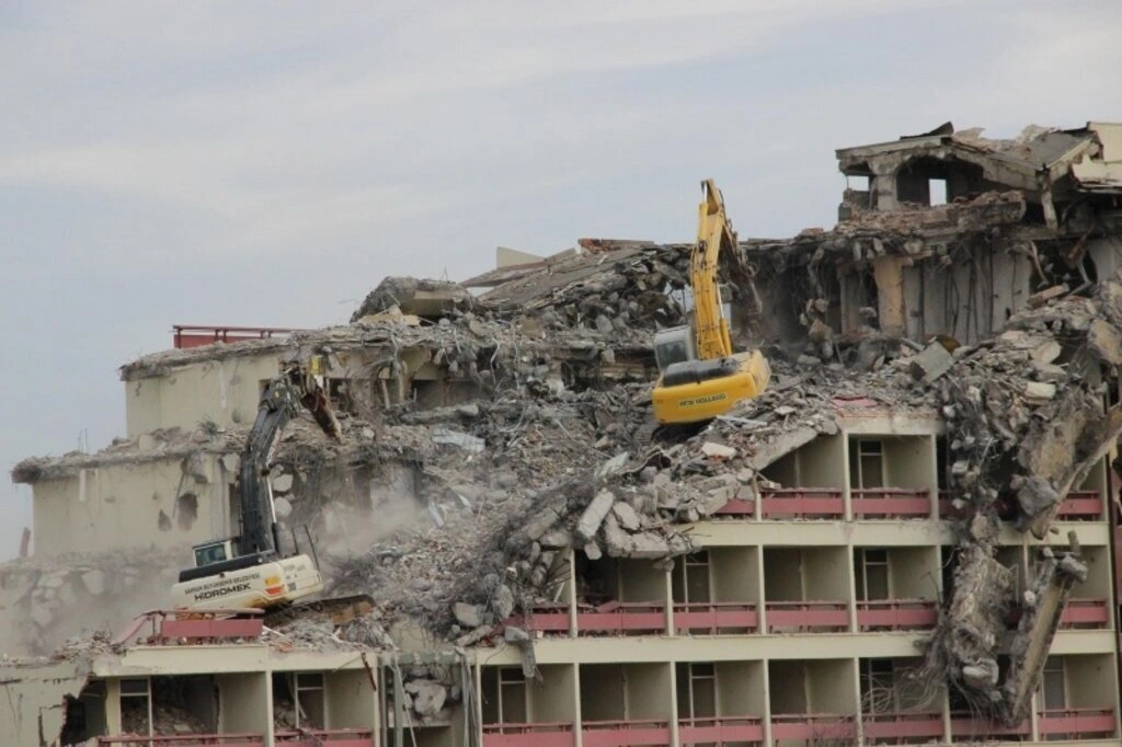 Büyük Samsun oteli yıkım çalışması