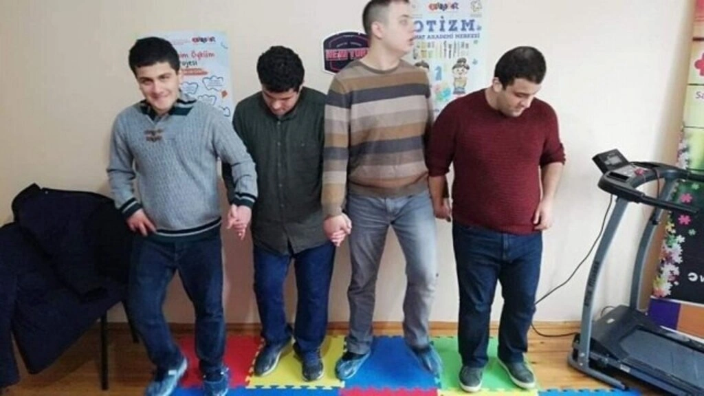 Samsun'da Otizmli Çocuklar müzik eğitimi alarak şarkı söylüyorlar