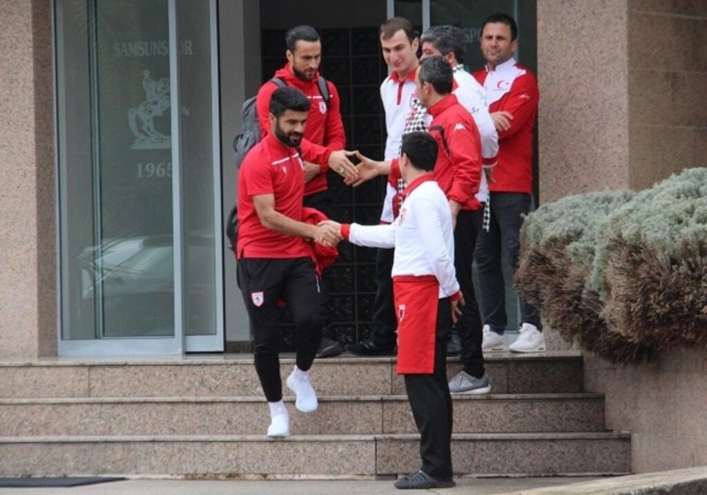 İstanbul'a Hareket Öncesi Teknik Direktör Ertuğrul Sağlam Store 55'i Gezdi