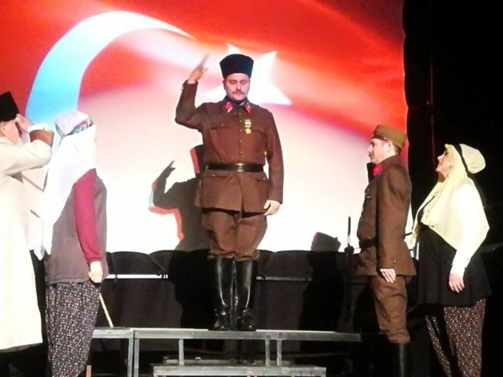 'Şu Çılgın Türkler' Samsun'da Sahne Aldı