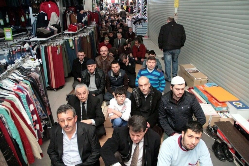 Charlie Hebdo karikatürlerinin yayınlanmasına Samsun'dan büyük tepki