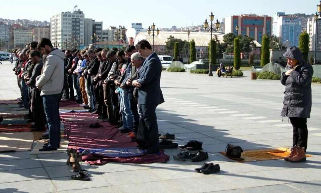 Charlie Hebdo karikatürlerinin yayınlanmasına Samsun'dan büyük tepki