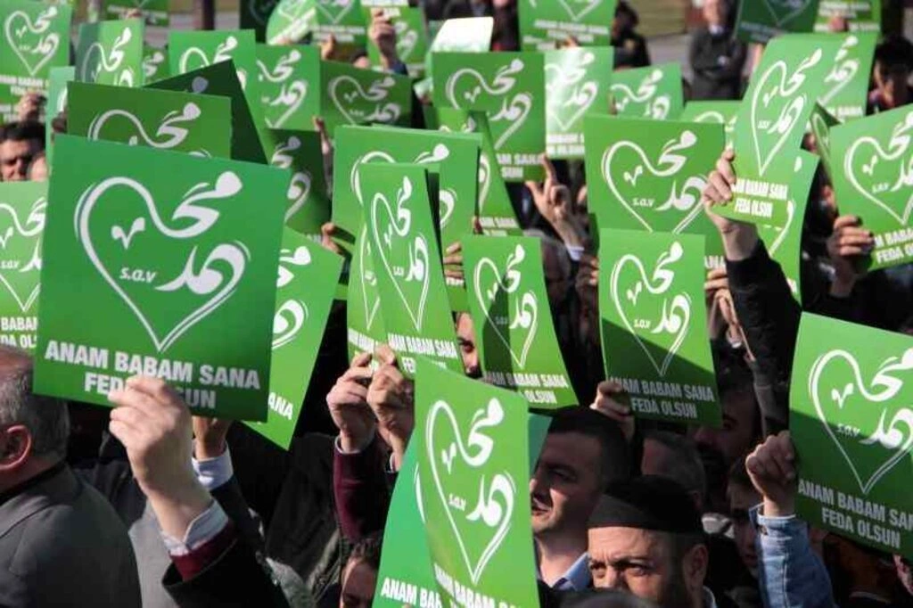 Charlie Hebdo karikatürlerinin yayınlanmasına Samsun'dan büyük tepki