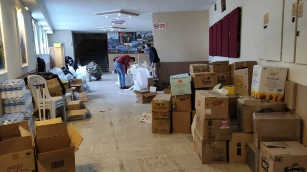 Bafra'da Depremzedelere Yardım Kampanyası