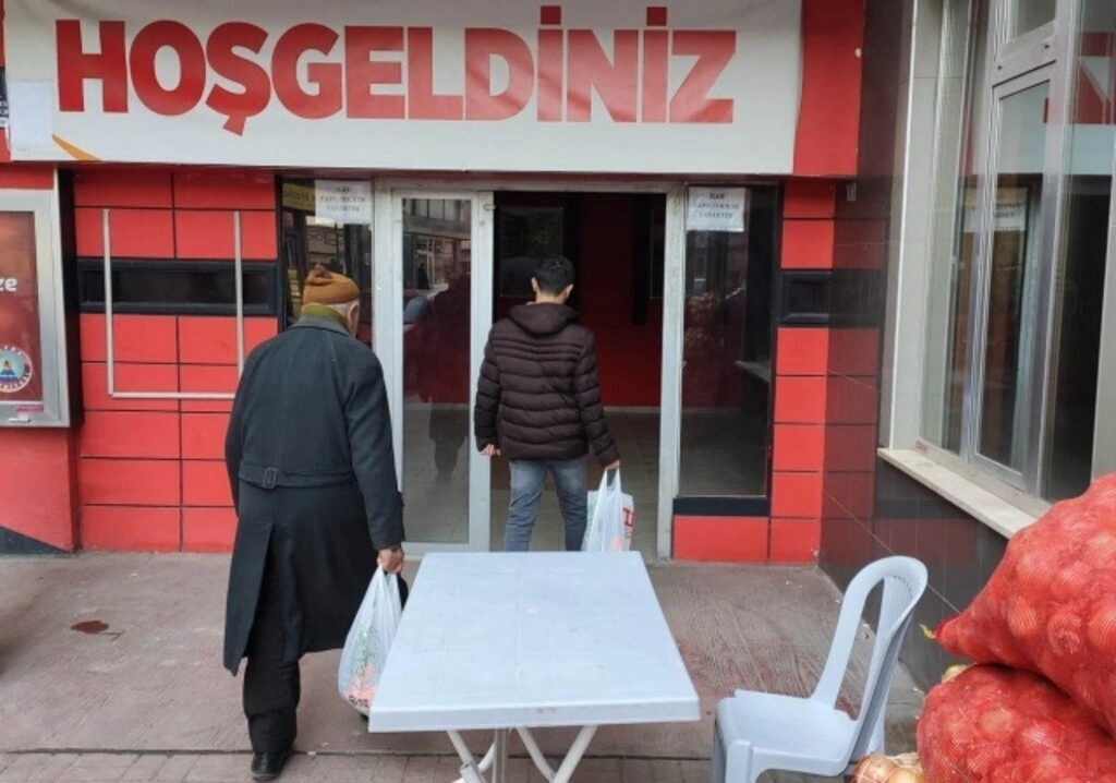 Bafra'da Depremzedelere Yardım Kampanyası
