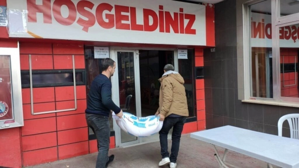 Bafra'da Depremzedelere Yardım Kampanyası
