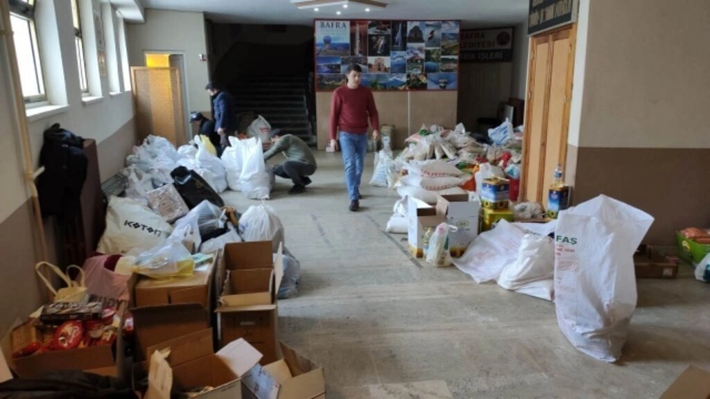 Bafra'da Depremzedelere Yardım Kampanyası