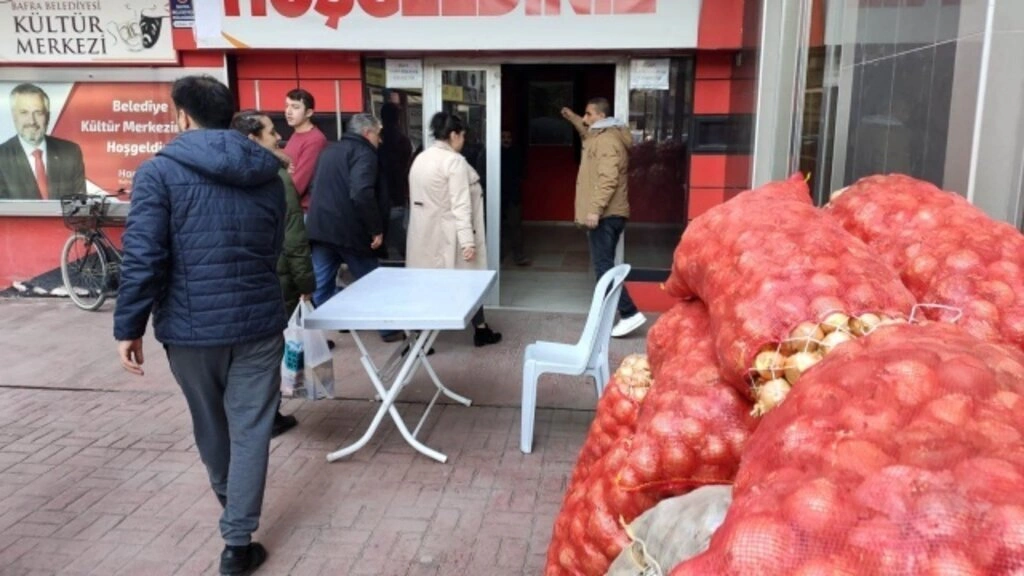 Bafra'da Depremzedelere Yardım Kampanyası