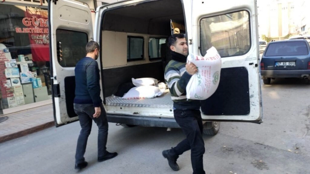 Bafra'da Depremzedelere Yardım Kampanyası
