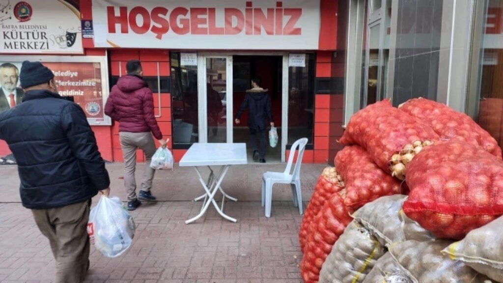 Bafra'da Depremzedelere Yardım Kampanyası