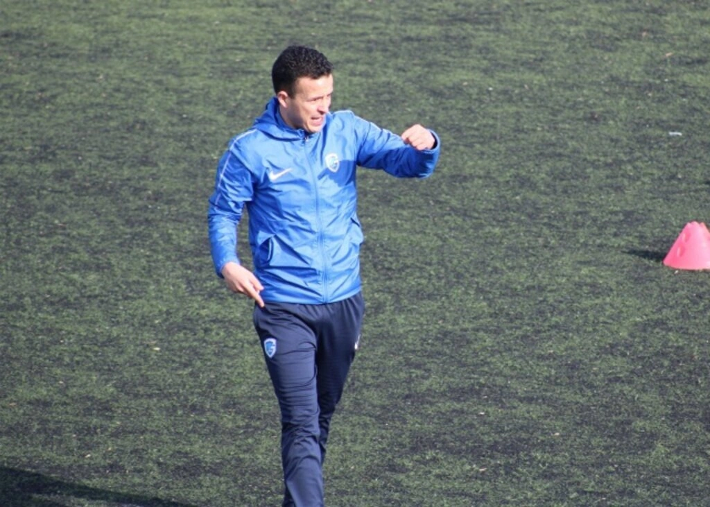 Genk Takımının Antrenörlerinden Saha Antrenmanı