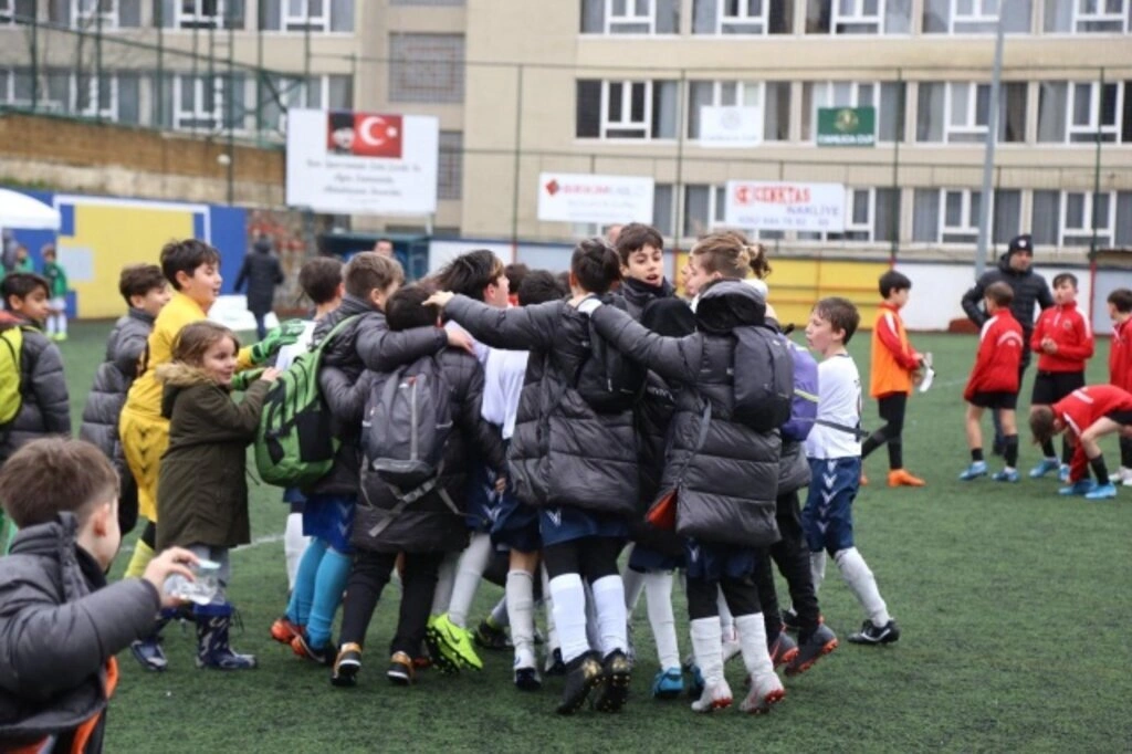 Atakum Belediyespor U-11 İstanbul'dan başarı ile döndü