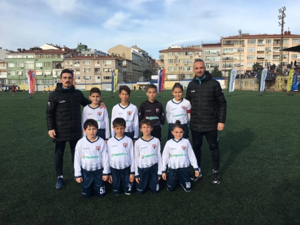 Atakum Belediyespor U-11 İstanbul'dan başarı ile döndü