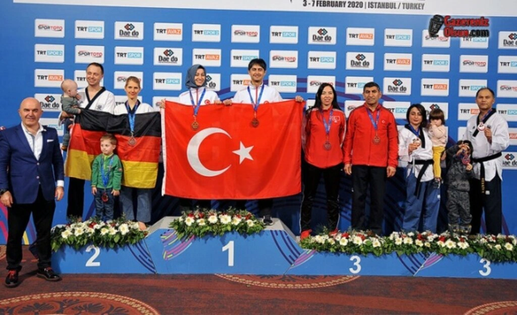Taekwondoculardan Madalya Yağmuru