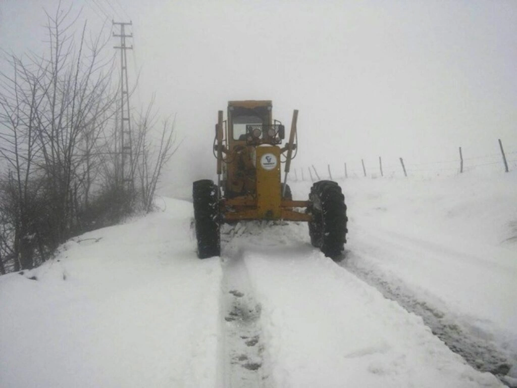 Tekkeköy Belediyesi kar ile mücadele ediyor