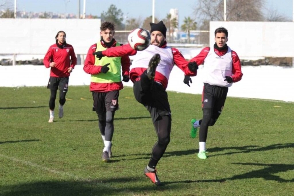 Samsunspor'da Yılın İlk Karlı Antrenmanı