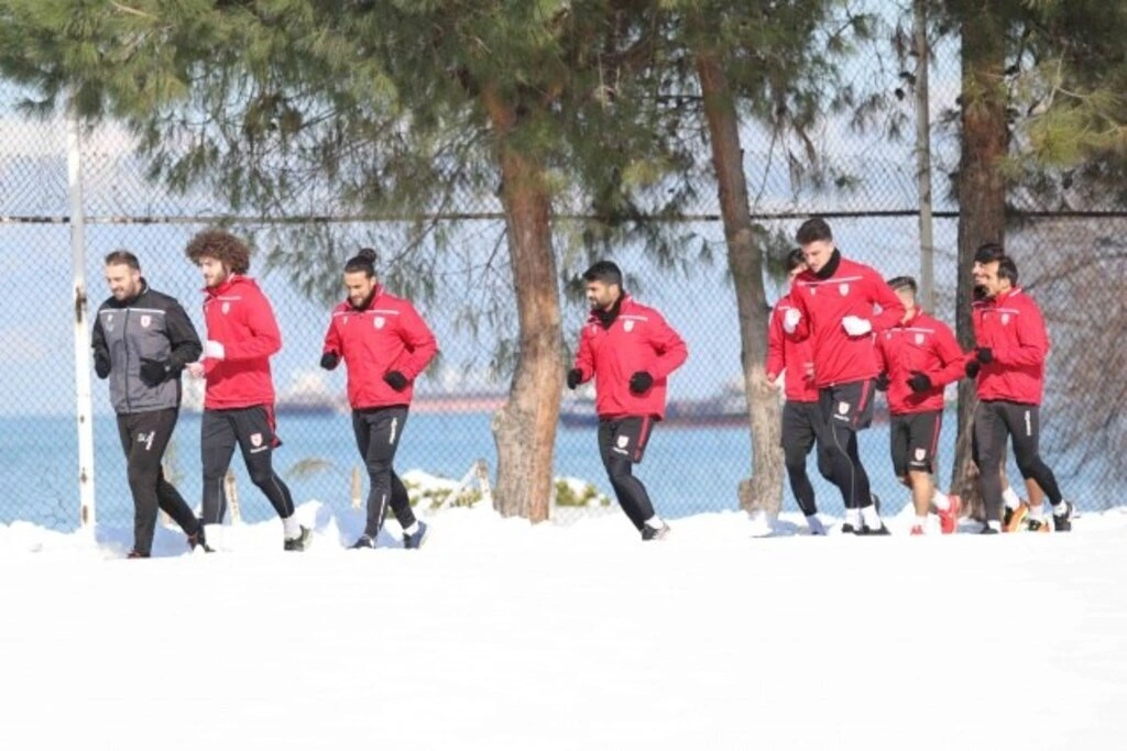 Samsunspor'da Yılın İlk Karlı Antrenmanı
