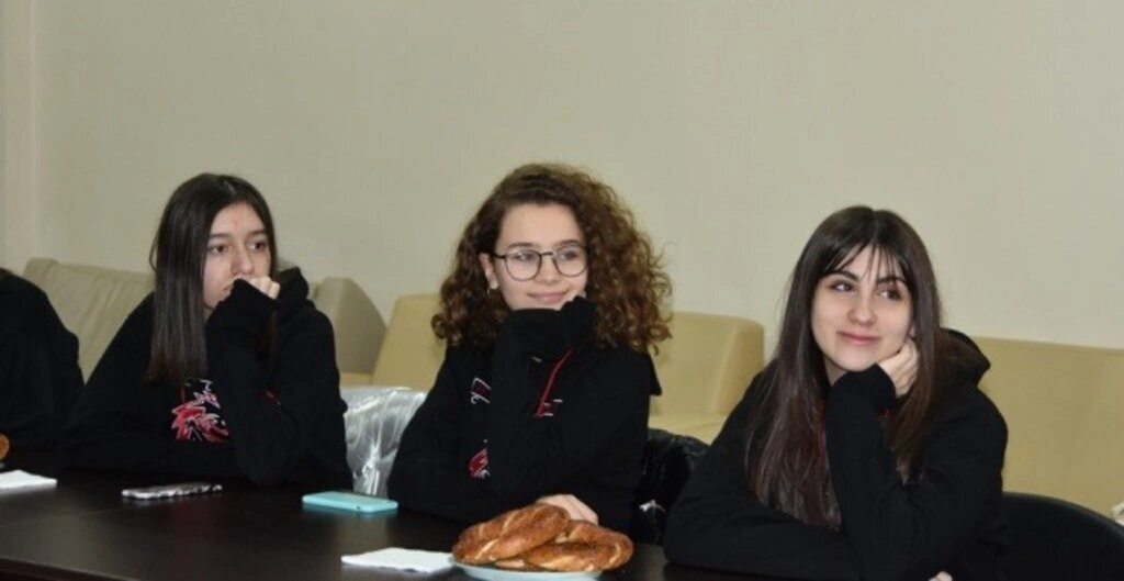 Geleceğin Bilim Kadınları Doç. Dr. Ayşenur Büyükgöze Kavas ile Buluştu