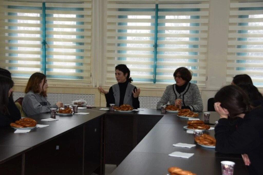 Geleceğin Bilim Kadınları Doç. Dr. Ayşenur Büyükgöze Kavas ile Buluştu