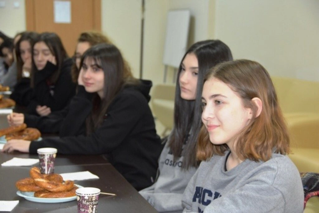 Geleceğin Bilim Kadınları Doç. Dr. Ayşenur Büyükgöze Kavas ile Buluştu