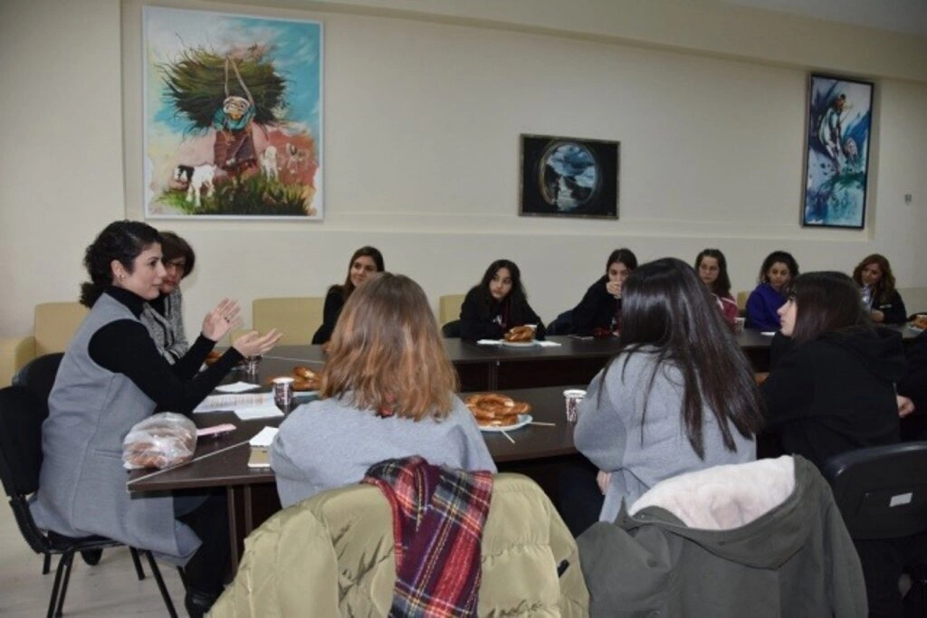 Geleceğin Bilim Kadınları Doç. Dr. Ayşenur Büyükgöze Kavas ile Buluştu