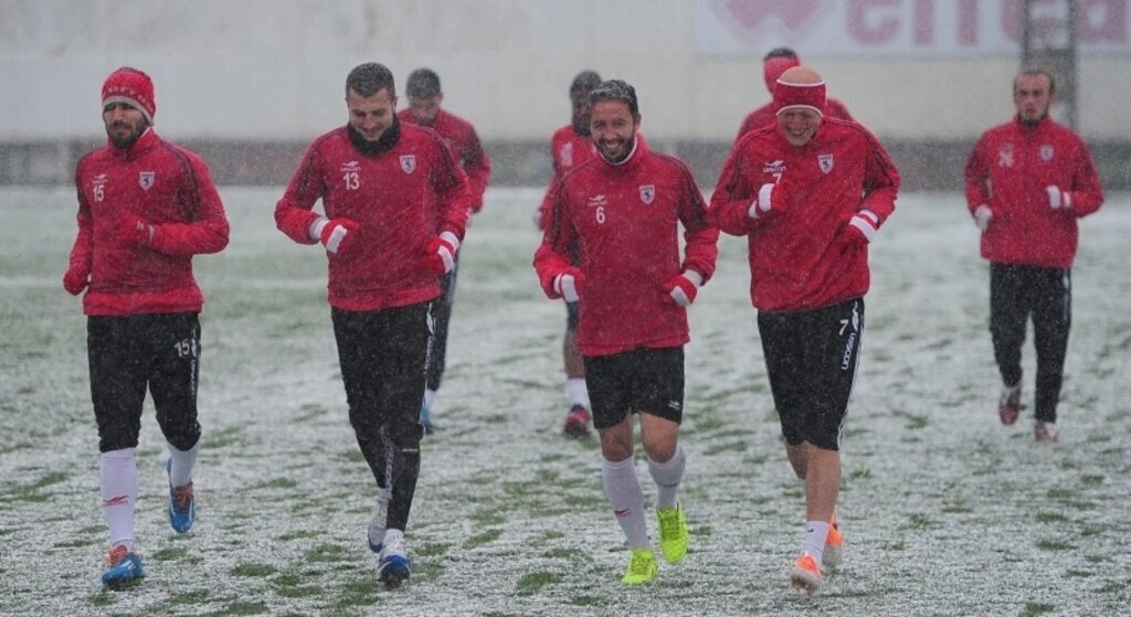 Samsunspor kar üstünde çalıştı