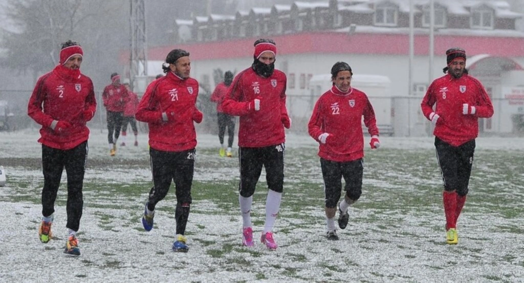 Samsunspor kar üstünde çalıştı