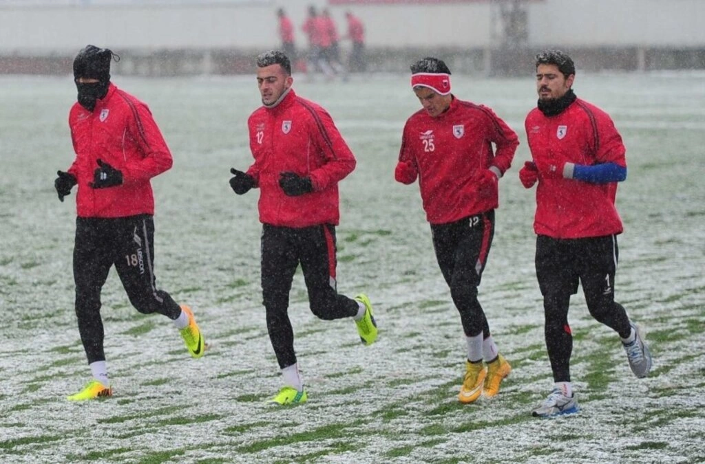 Samsunspor kar üstünde çalıştı