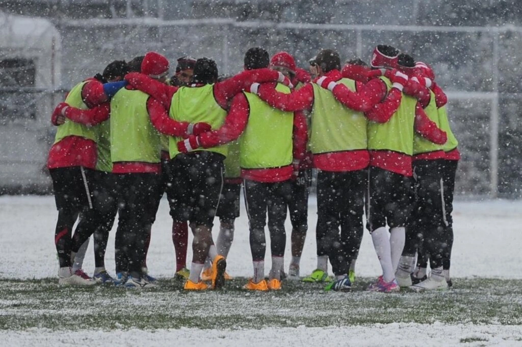 Samsunspor kar üstünde çalıştı