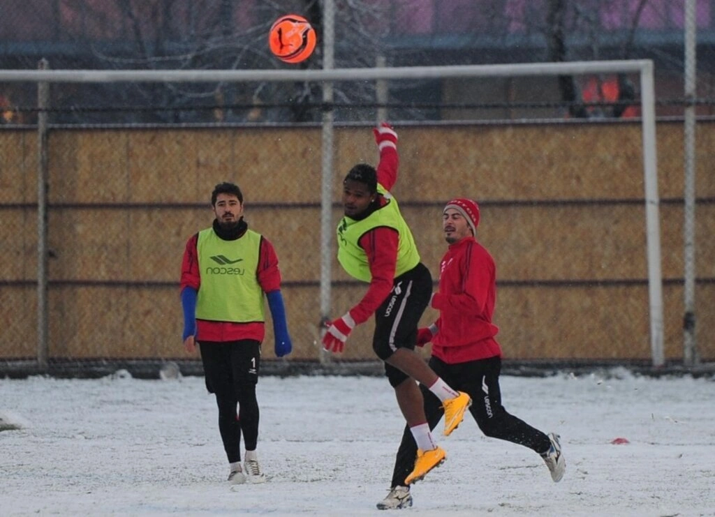 Samsunspor kar üstünde çalıştı