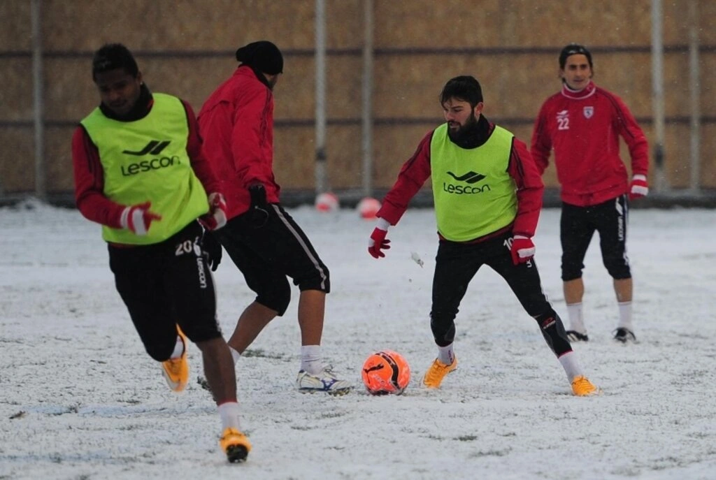 Samsunspor kar üstünde çalıştı