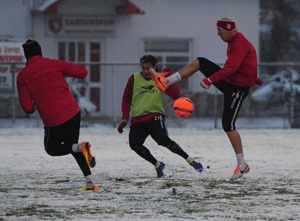 Samsunspor kar üstünde çalıştı