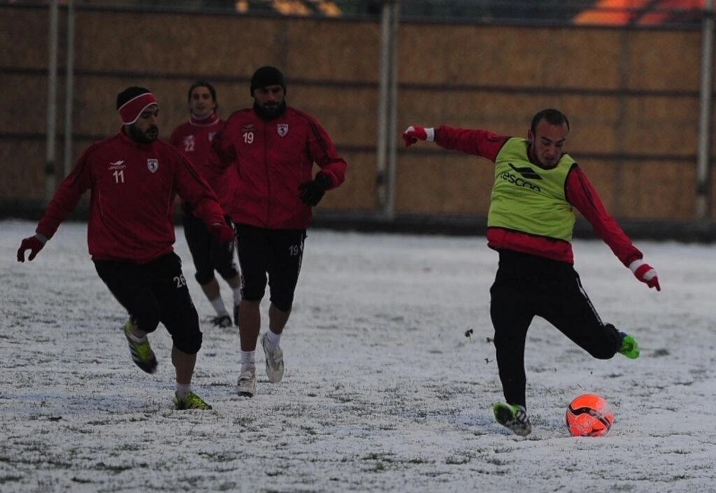 Samsunspor kar üstünde çalıştı