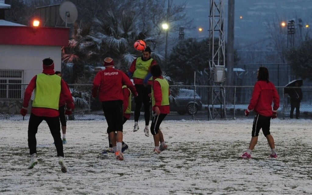 Samsunspor kar üstünde çalıştı