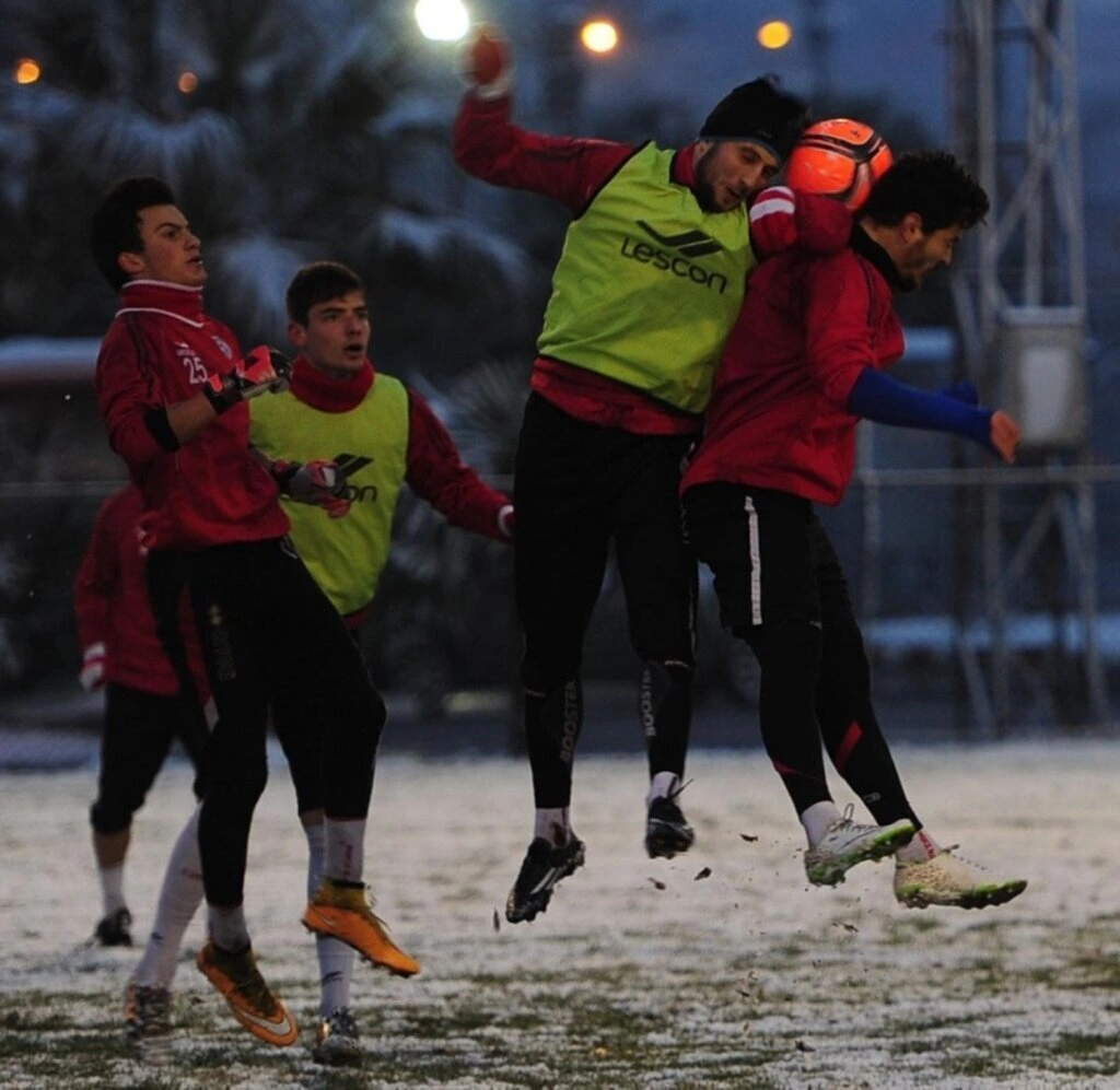 Samsunspor kar üstünde çalıştı